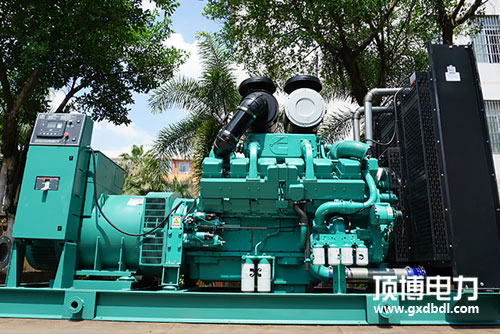 1000KW康明斯柴油發(fā)電機組準備出廠(chǎng)