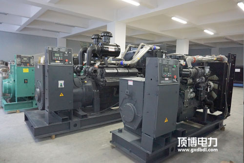 為什么大功率柴油發(fā)電機組選擇并聯(lián)？并聯(lián)有什么優(yōu)點(diǎn)